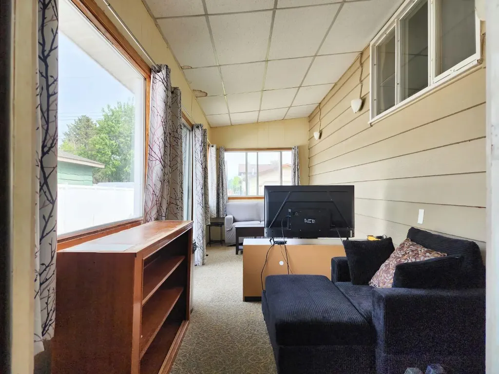 318 53rd Avenue E Claresholm AB T0L 0T0