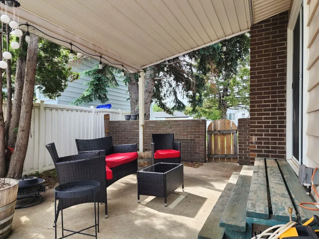 318 53rd Avenue E Claresholm AB T0L 0T0