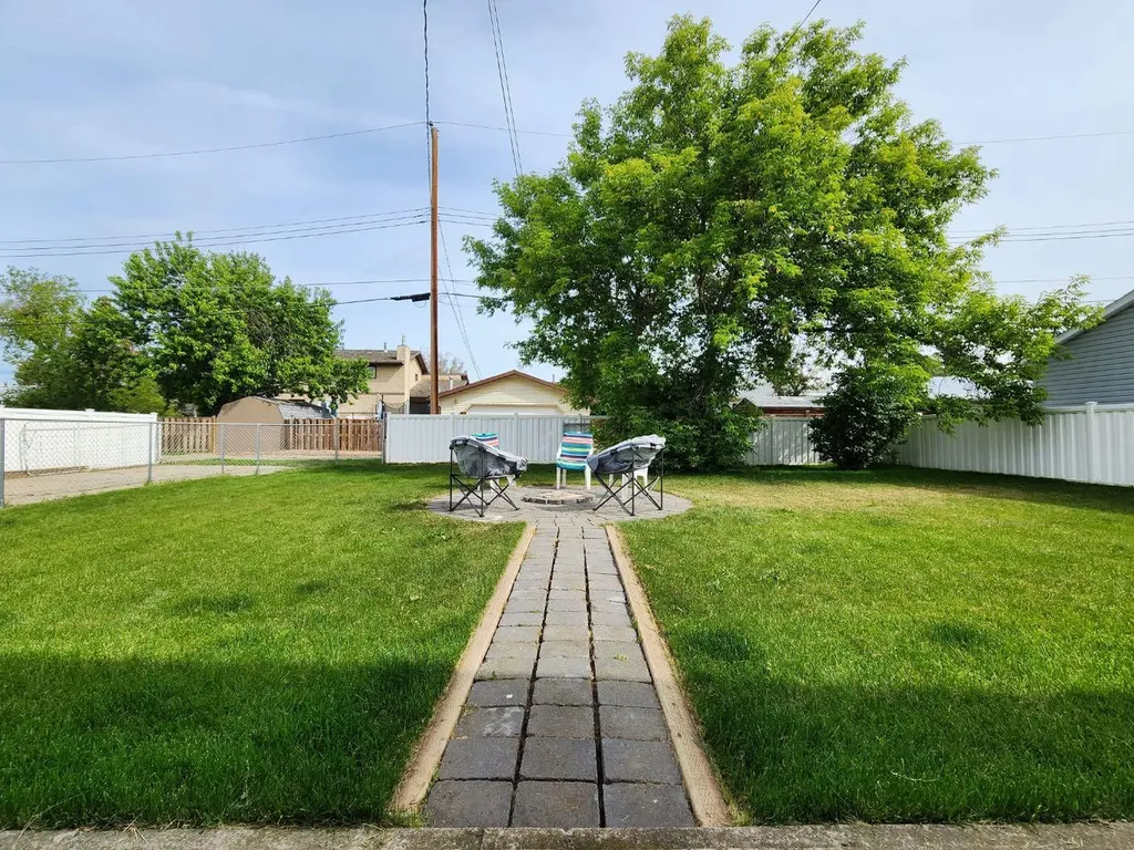 318 53rd Avenue E Claresholm AB T0L 0T0