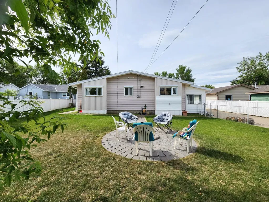 318 53rd Avenue E Claresholm AB T0L 0T0