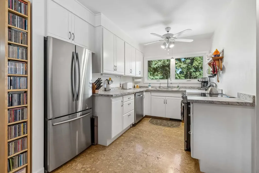 9403 Abbott Place SE Calgary AB t2j0z7