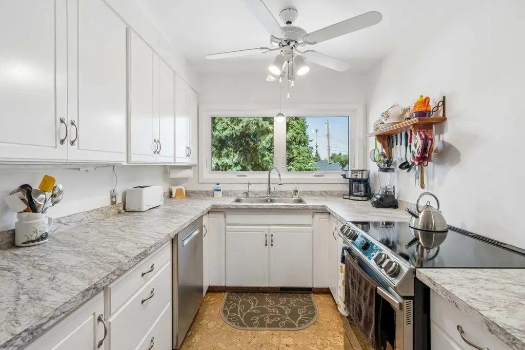 9403 Abbott Place SE Calgary AB t2j0z7