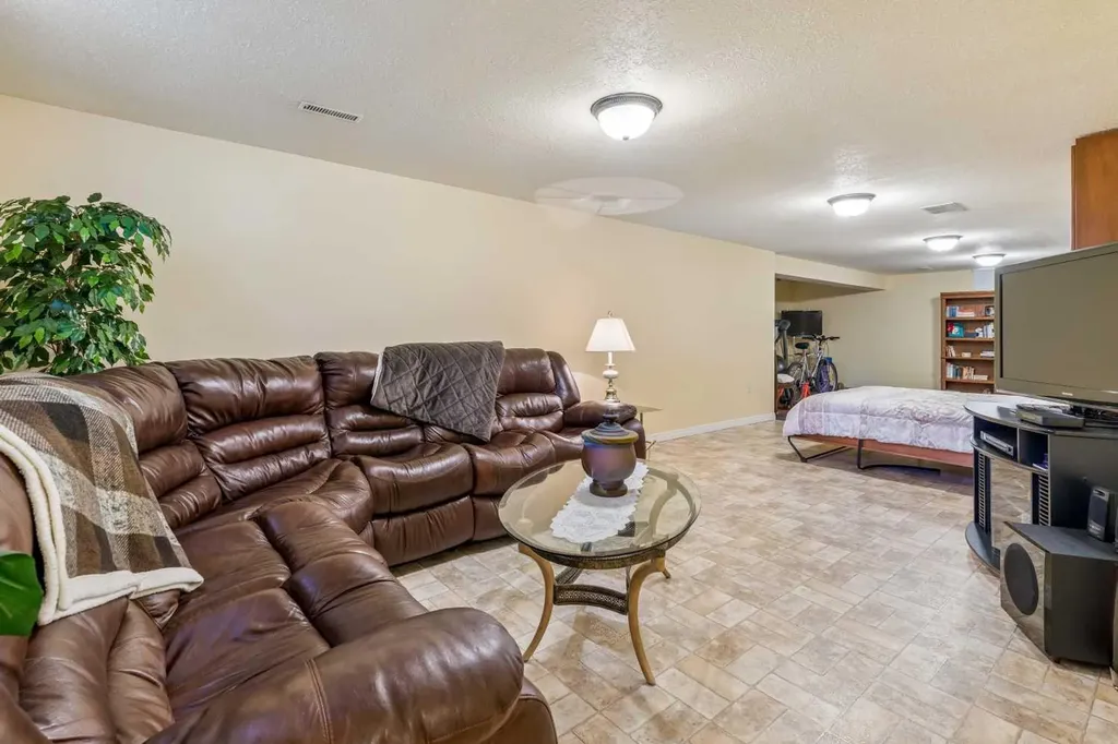 9403 Abbott Place SE Calgary AB t2j0z7