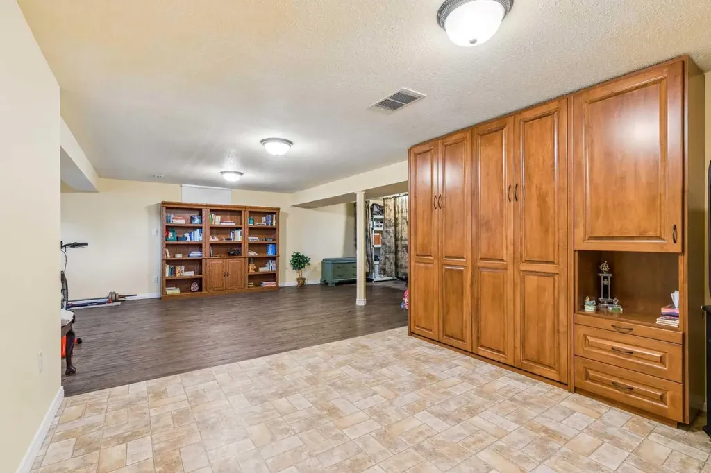 9403 Abbott Place SE Calgary AB t2j0z7