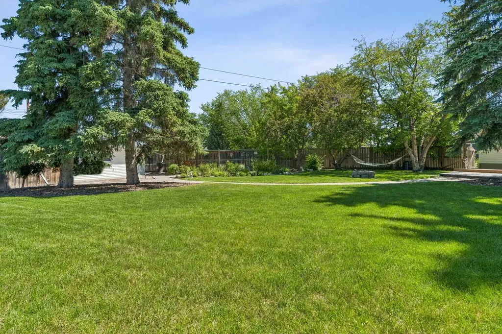 9403 Abbott Place SE Calgary AB t2j0z7