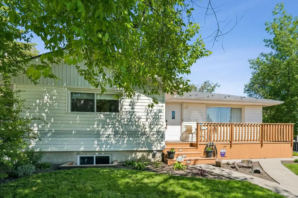 9403 Abbott Place SE Calgary AB t2j0z7