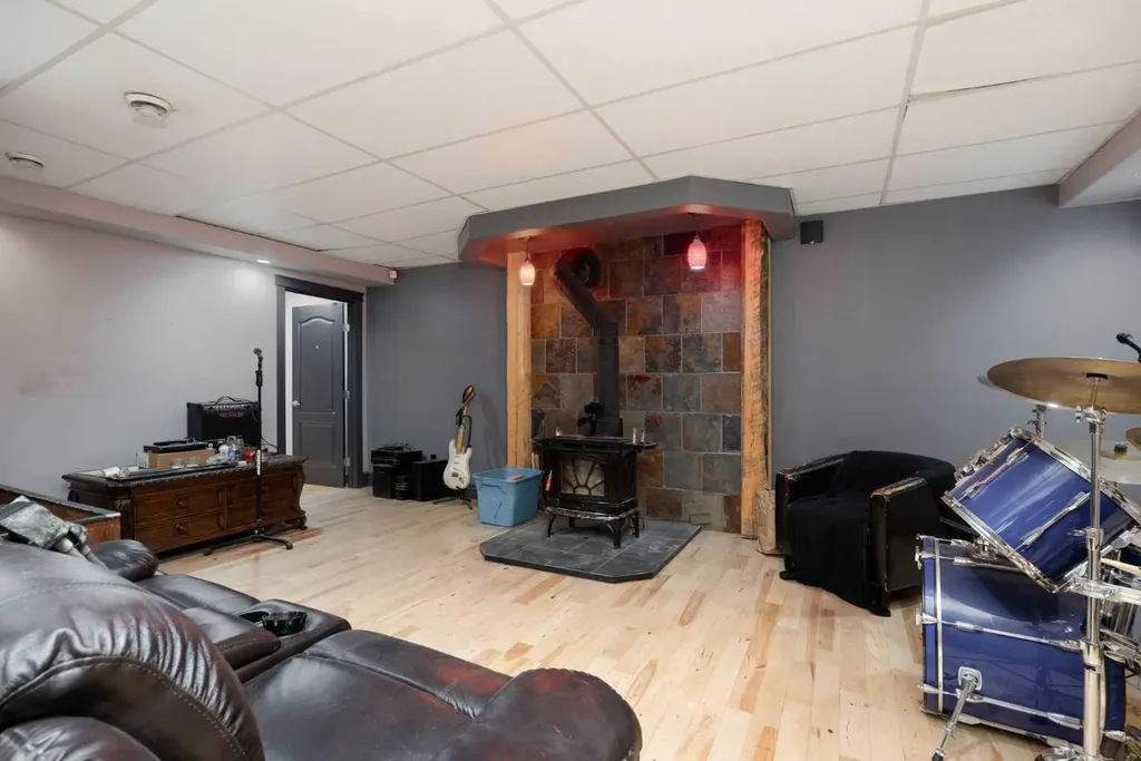 5627 Draper Road Fort Mcmurray AB T9H0K7