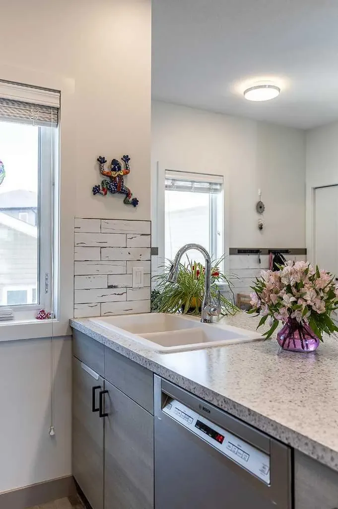 111 Somerside Road SE Medicine Hat AB T1B 0N4