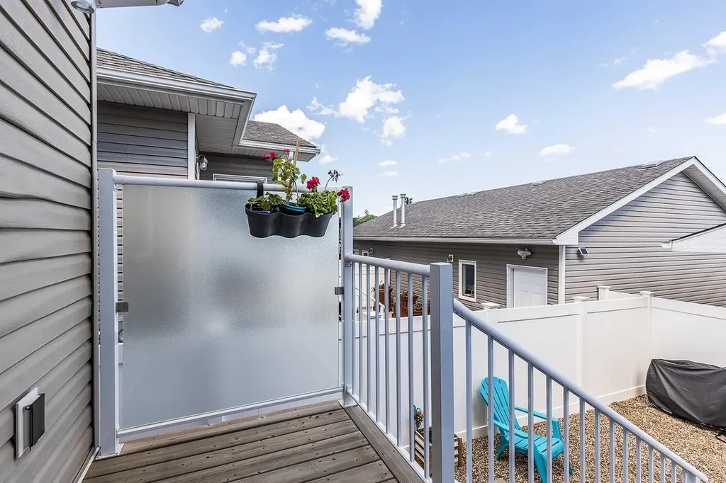 111 Somerside Road SE Medicine Hat AB T1B 0N4