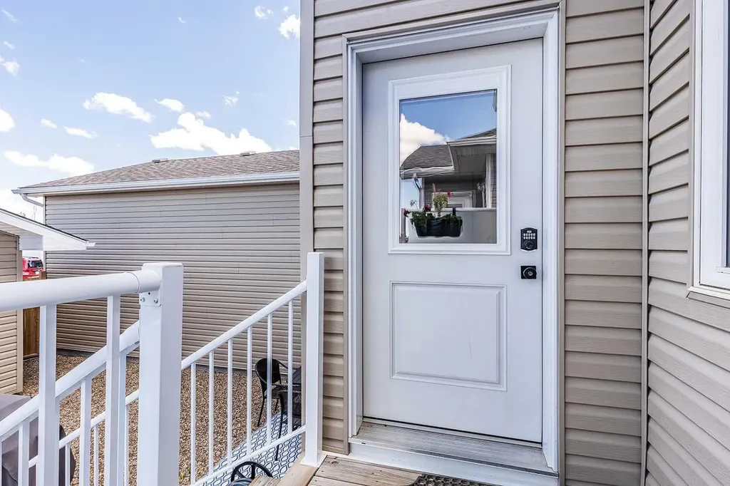 111 Somerside Road SE Medicine Hat AB T1B 0N4