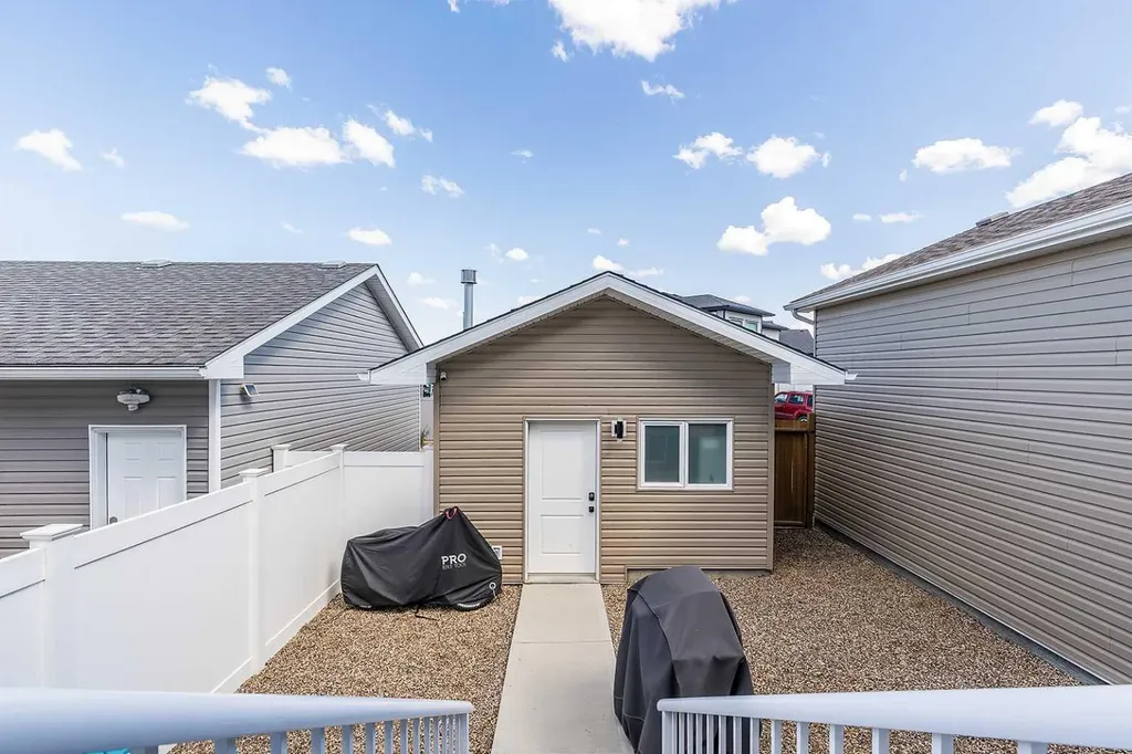 111 Somerside Road SE Medicine Hat AB T1B 0N4