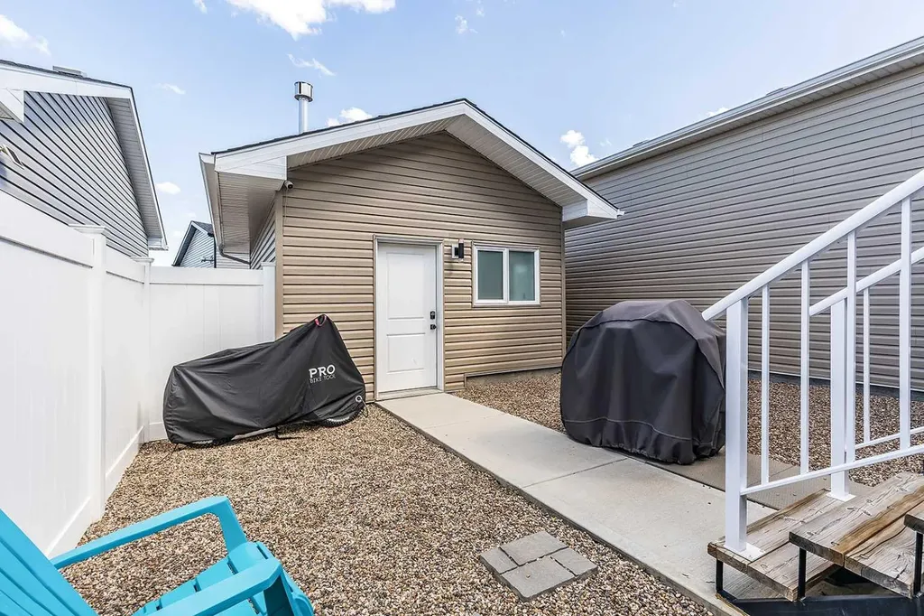 111 Somerside Road SE Medicine Hat AB T1B 0N4