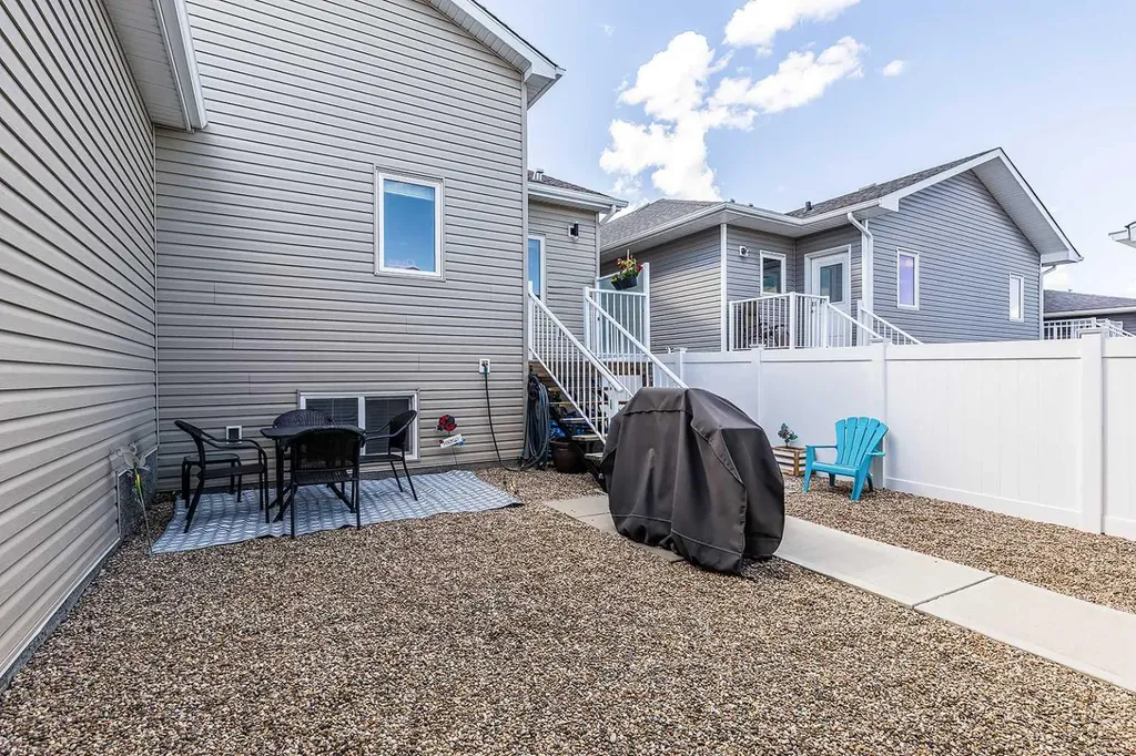 111 Somerside Road SE Medicine Hat AB T1B 0N4