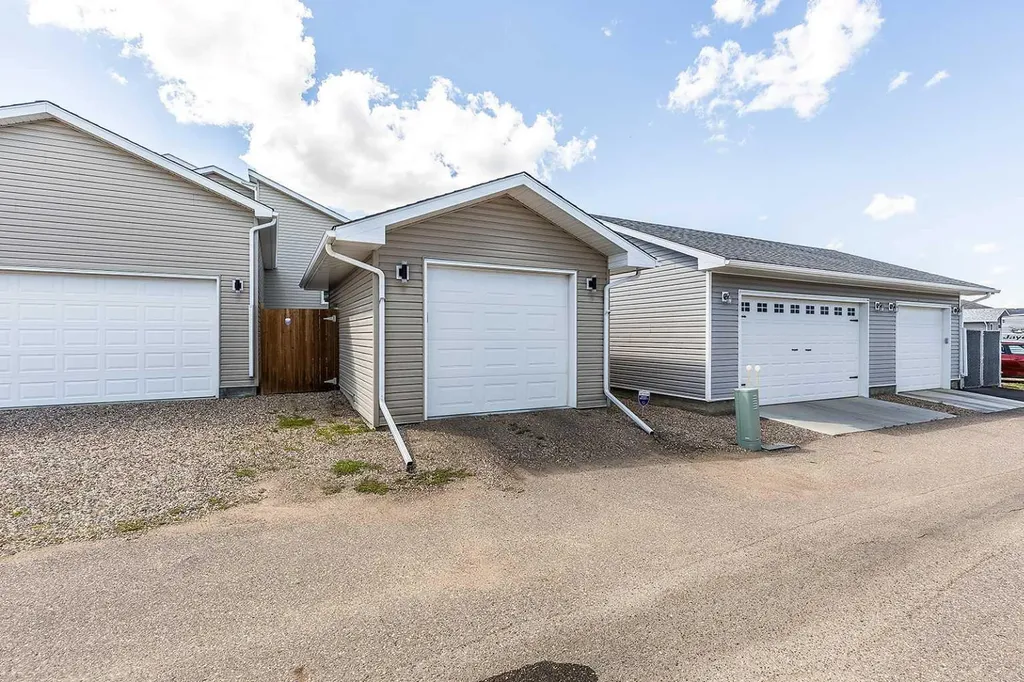 111 Somerside Road SE Medicine Hat AB T1B 0N4