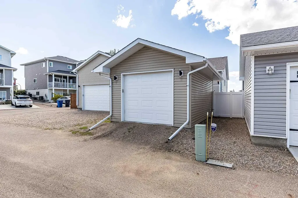 111 Somerside Road SE Medicine Hat AB T1B 0N4