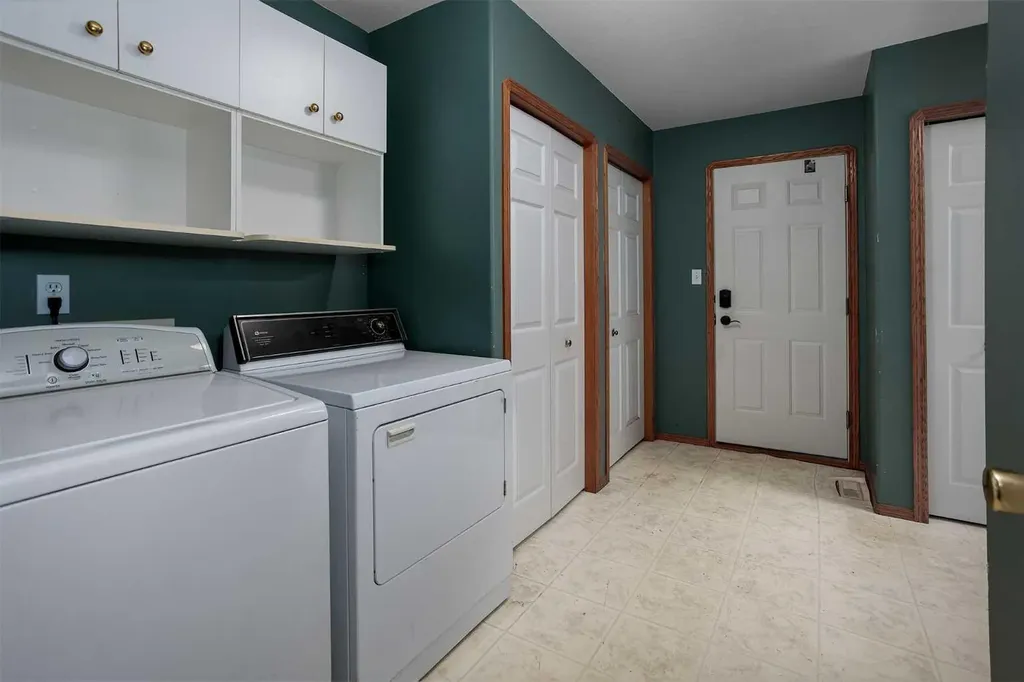 5212 43 Avenue Camrose AB T4V 0A2