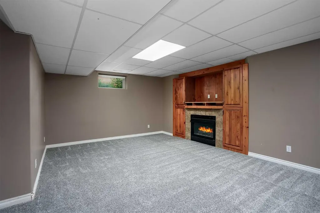 5212 43 Avenue Camrose AB T4V 0A2
