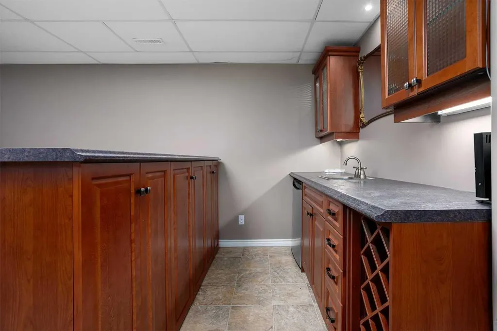 5212 43 Avenue Camrose AB T4V 0A2
