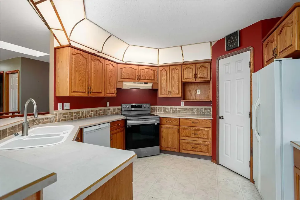 5212 43 Avenue Camrose AB T4V 0A2