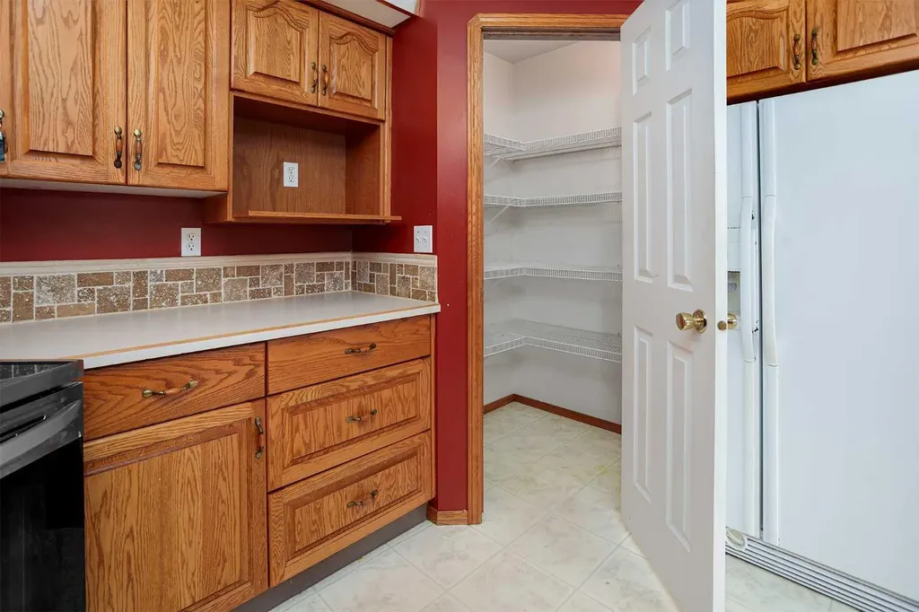 5212 43 Avenue Camrose AB T4V 0A2