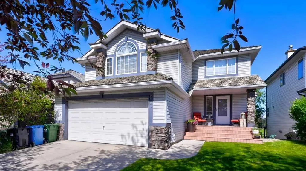 537 Douglas Glen Point SE Calgary AB T2Z 3P9
