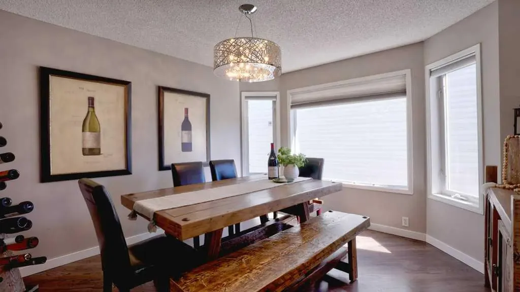 537 Douglas Glen Point SE Calgary AB T2Z 3P9