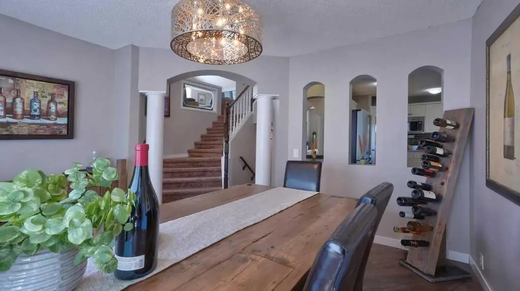 537 Douglas Glen Point SE Calgary AB T2Z 3P9