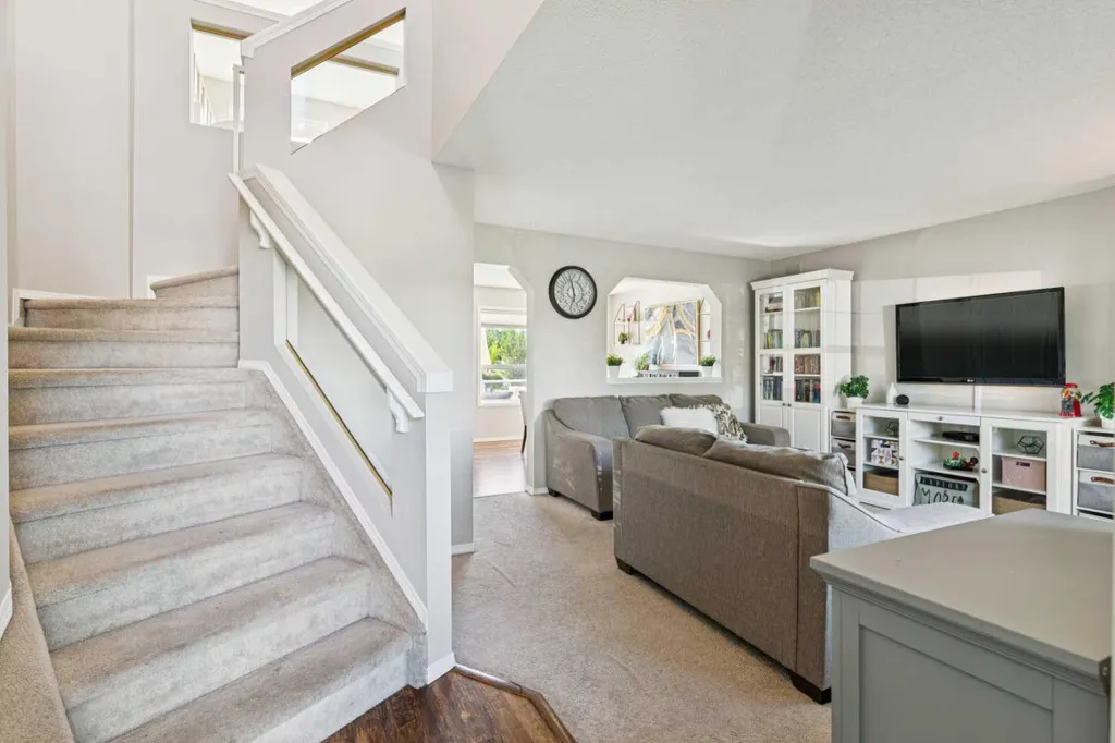 114 Bridlewood Close Calgary AB T2Y 3N4