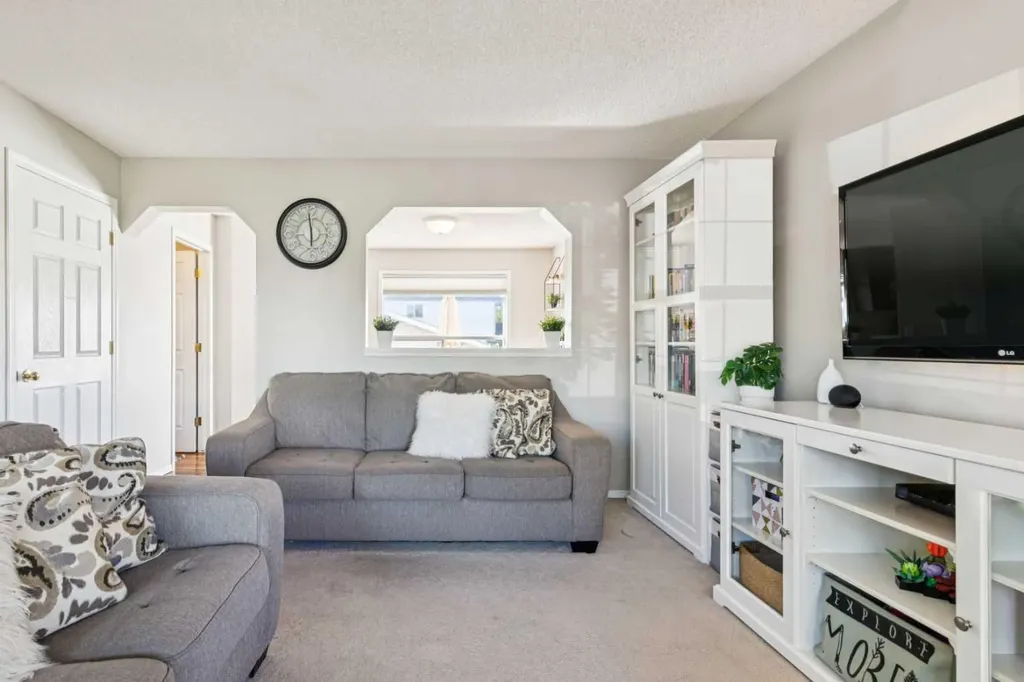 114 Bridlewood Close Calgary AB T2Y 3N4