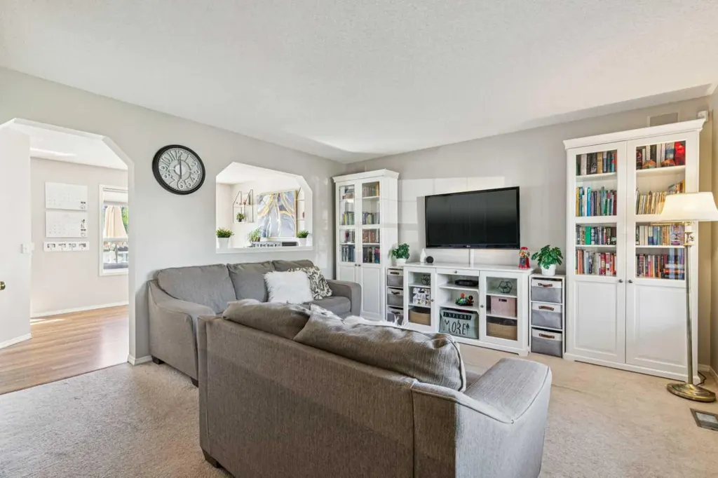 114 Bridlewood Close Calgary AB T2Y 3N4