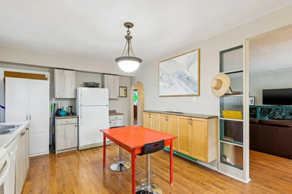 2128 17 Avenue SW Calgary AB T2T0G3