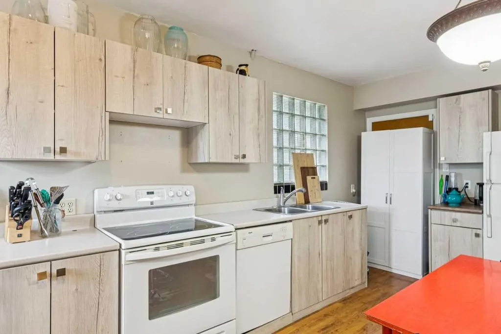 2128 17 Avenue SW Calgary AB T2T0G3