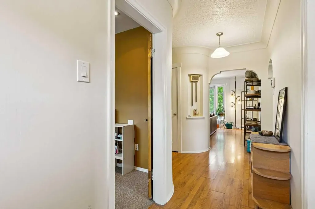 2128 17 Avenue SW Calgary AB T2T0G3