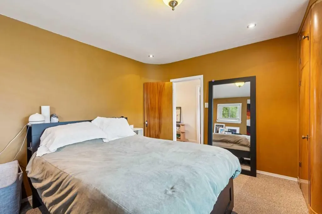 2128 17 Avenue SW Calgary AB T2T0G3