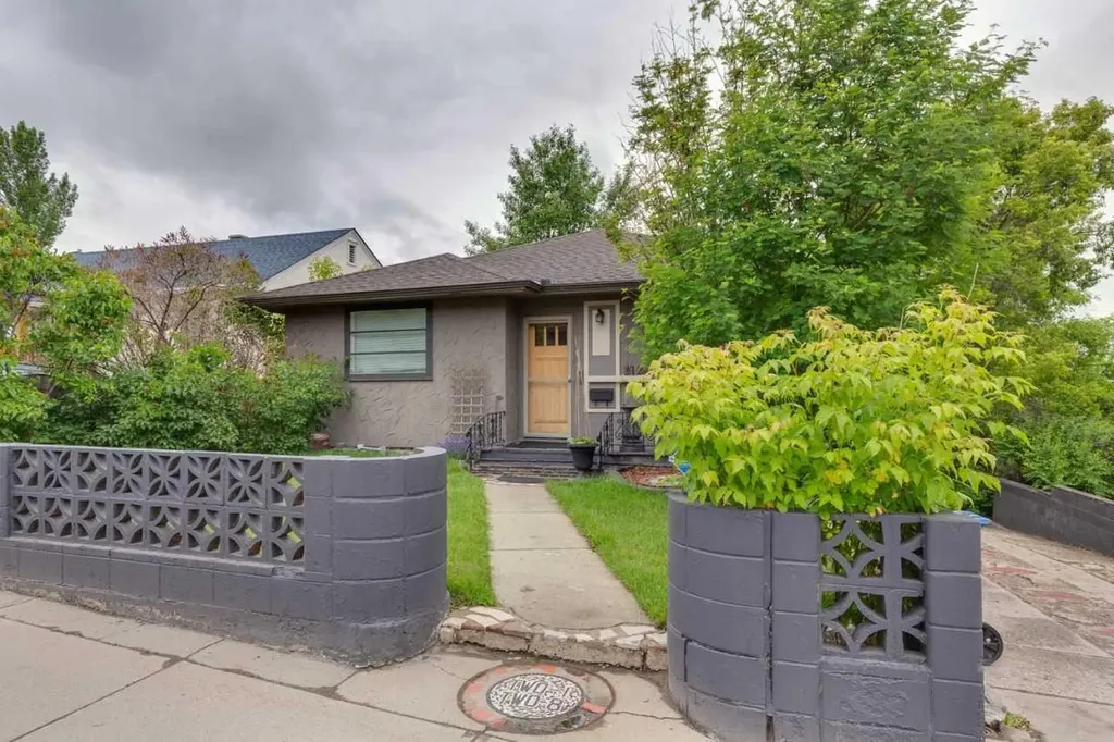 2128 17 Avenue SW Calgary AB T2T0G3