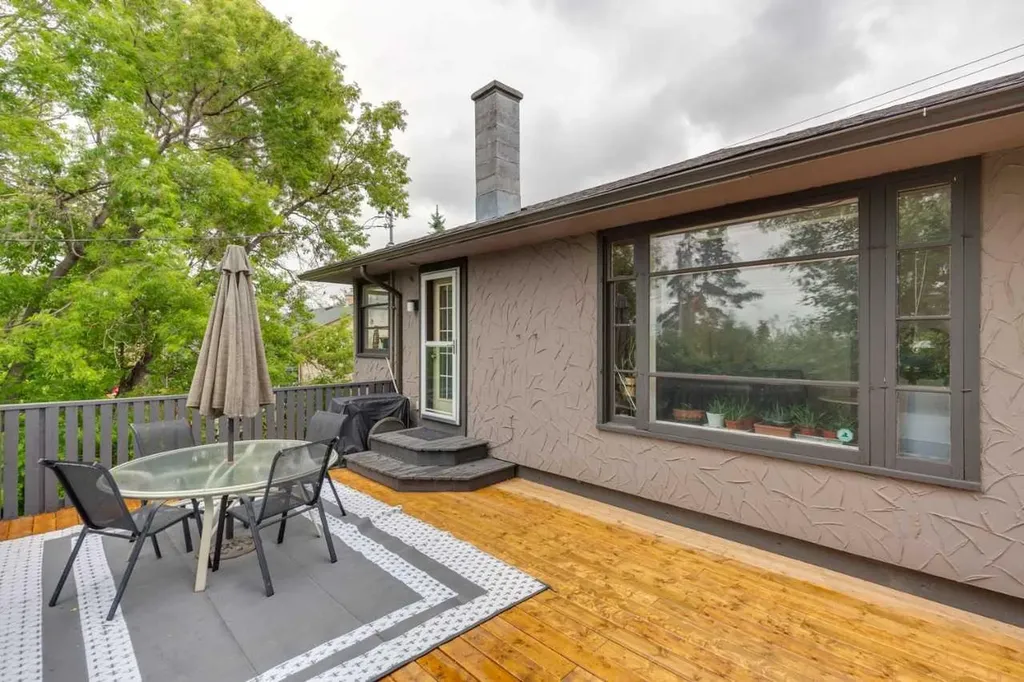 2128 17 Avenue SW Calgary AB T2T0G3