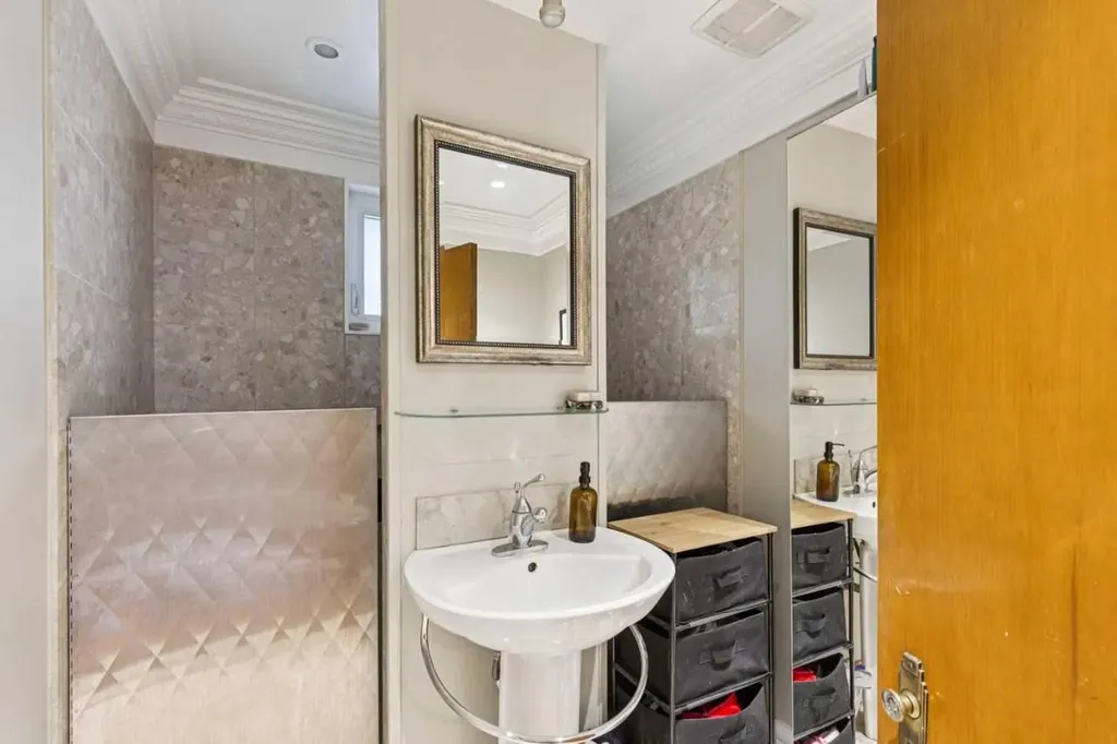 2128 17 Avenue SW Calgary AB T2T0G3
