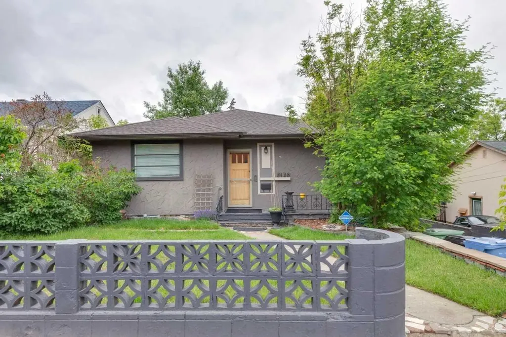 2128 17 Avenue SW Calgary AB T2T0G3