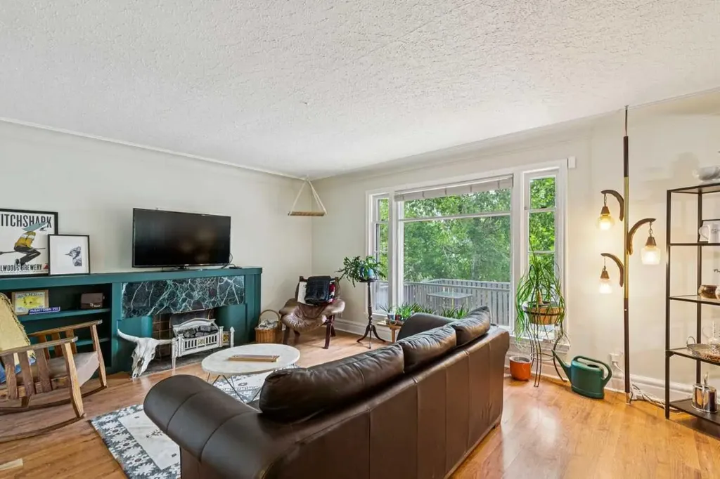 2128 17 Avenue SW Calgary AB T2T0G3