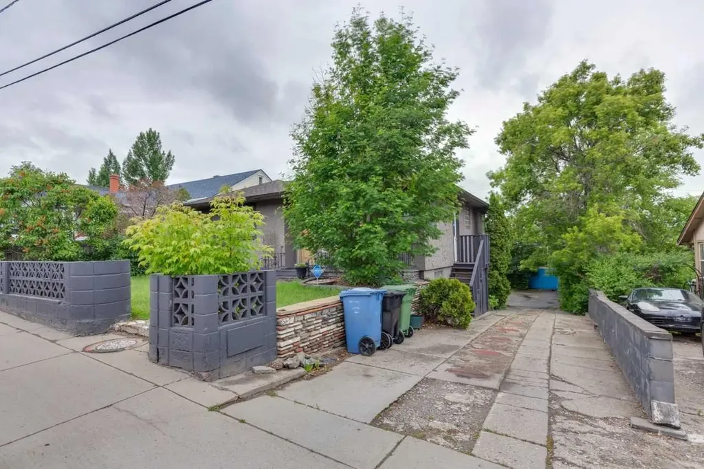 2128 17 Avenue SW Calgary AB T2T0G3