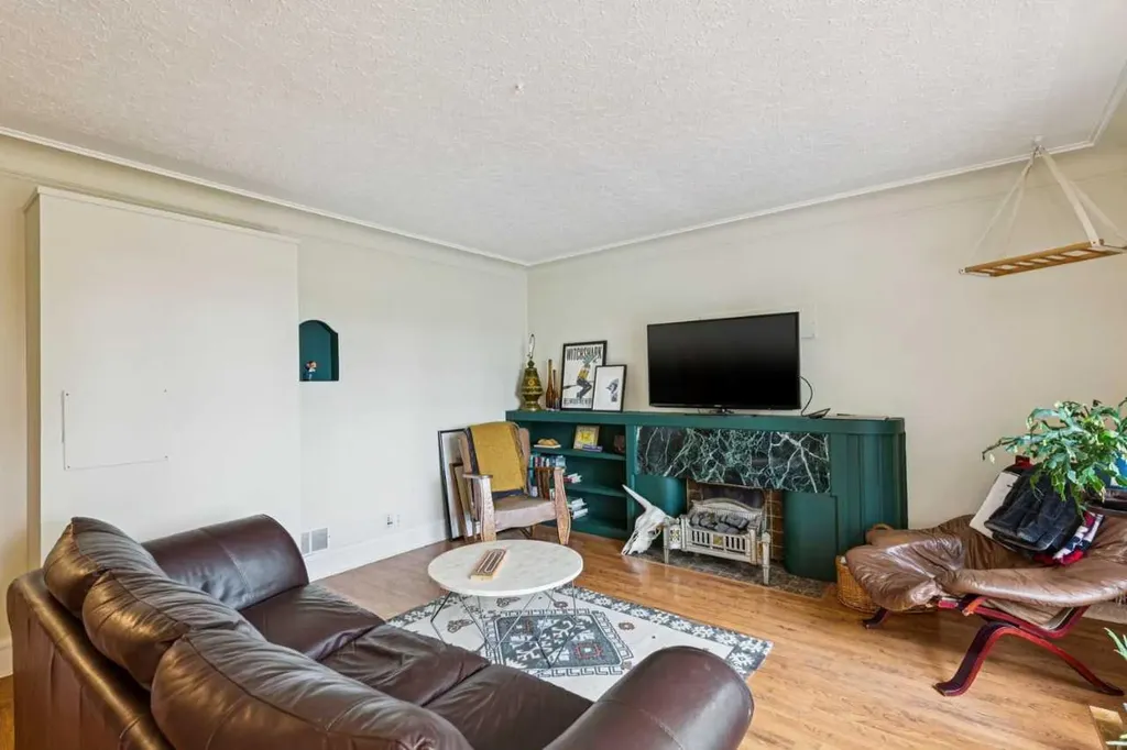 2128 17 Avenue SW Calgary AB T2T0G3