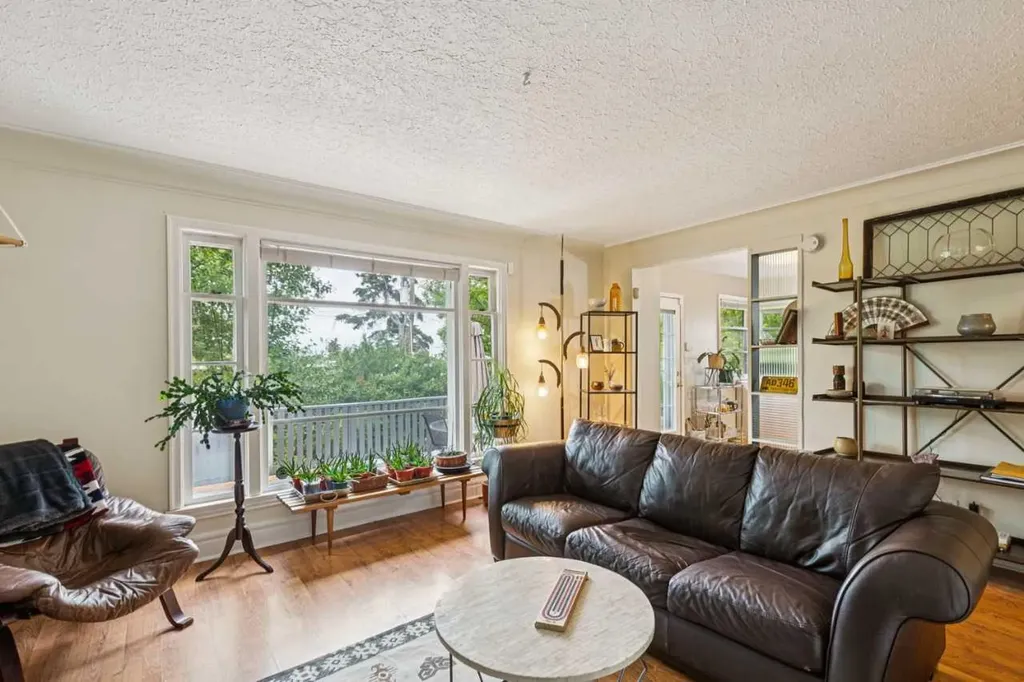 2128 17 Avenue SW Calgary AB T2T0G3