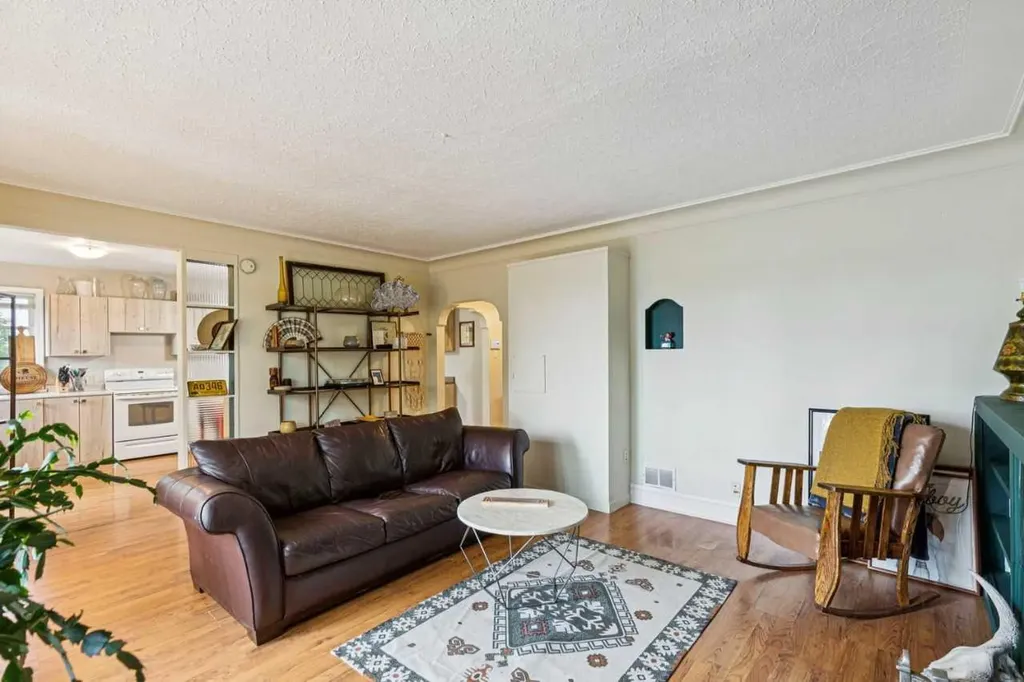 2128 17 Avenue SW Calgary AB T2T0G3