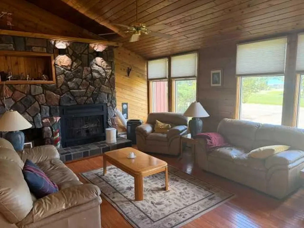 920 6 Street SE Slave Lake AB T0G 2A3