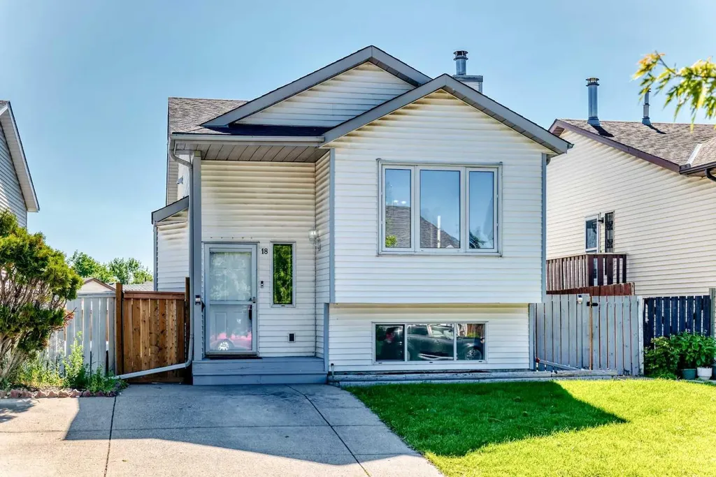 18 Erin Ridge Court SE Calgary AB T2B 3B2