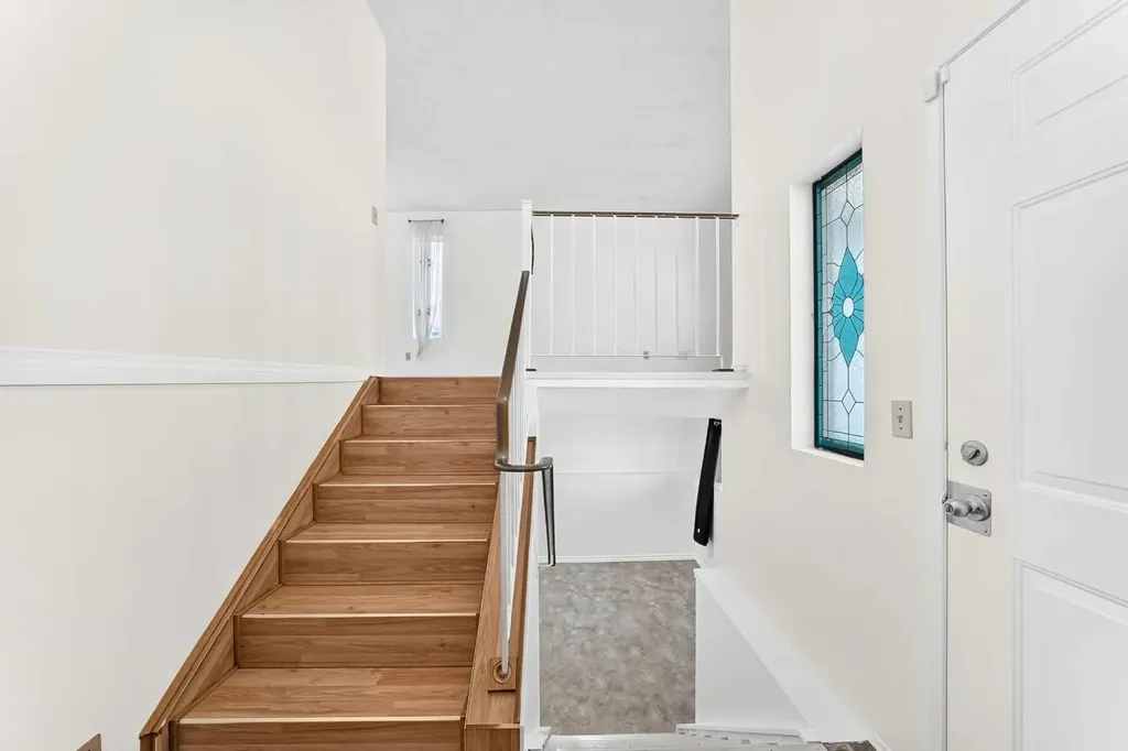 18 Erin Ridge Court SE Calgary AB T2B 3B2