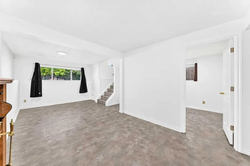 18 Erin Ridge Court SE Calgary AB T2B 3B2