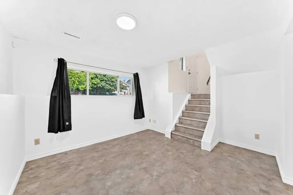 18 Erin Ridge Court SE Calgary AB T2B 3B2
