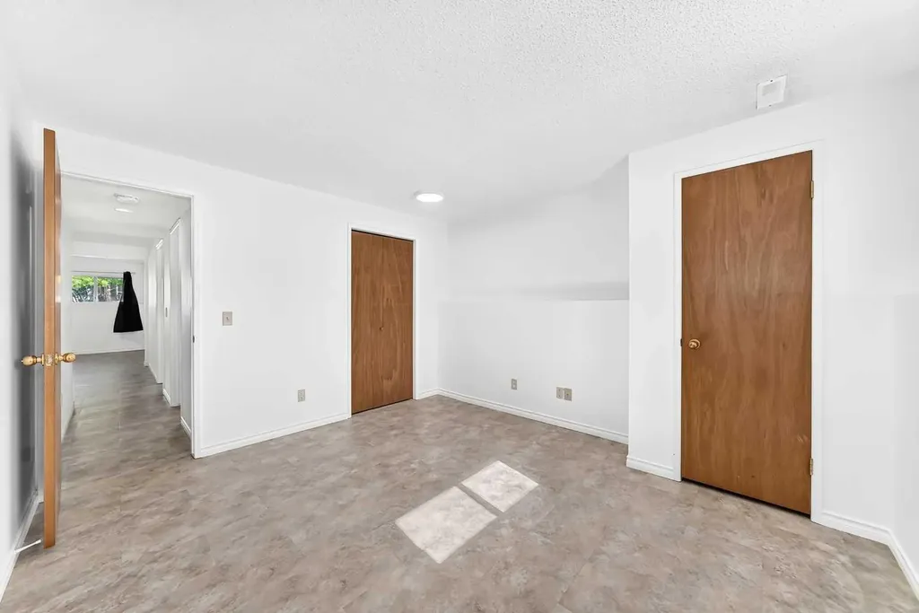 18 Erin Ridge Court SE Calgary AB T2B 3B2