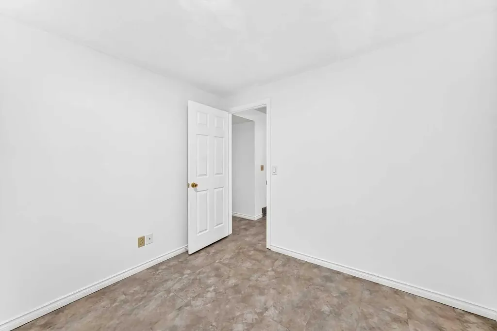 18 Erin Ridge Court SE Calgary AB T2B 3B2